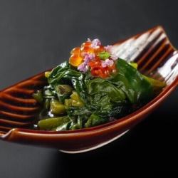 Wood-grilled Yatsushiro okra and fresh seaweed namul