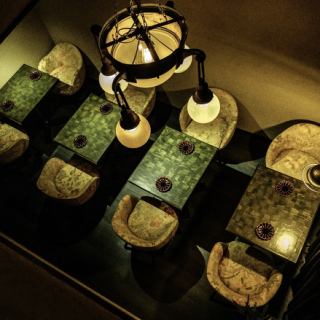 There are four seats available in a small room at the back of the first floor.Each seat in our restaurant has a different interior atmosphere.You're sure to feel soothed by the jade-colored tables and warm lighting at this seat.Please use our restaurant for occasions where you would like to dine in a relaxed atmosphere, such as entertaining clients, dates, or after work.[Charge fee/non-course users: 550 yen]
