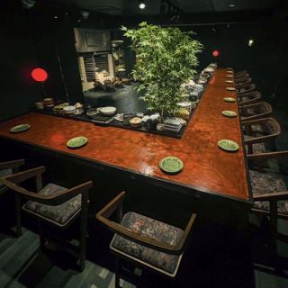 The counter seats in the center of the restaurant are Hyakuyaku's special seats, where you can watch the cooking process.You can enjoy the food with all your senses, along with the pleasant flickering of the wood fire and the fragrant aroma of the cooked food.The atmosphere is great, so it's perfect for dates or anniversaries.Please feel free to drop in even if you are alone.[Charge fee/For those not using the course: 429 yen]