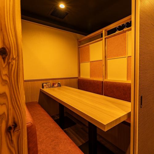 <p>『広々スタイリッシュ宴会場は最大80名様まで！』柏での大規模なご宴会ならお任せください!!宴会場完備で理想のご宴会を実現できます！広々とした空間で乾杯の音頭、宴会途中の移動もスムーズ！柏のネオンと共にご宴会をお愉しみください！</p>