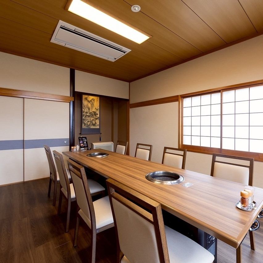 接待やお祝い事などに最適な完全個室をご用意しております。