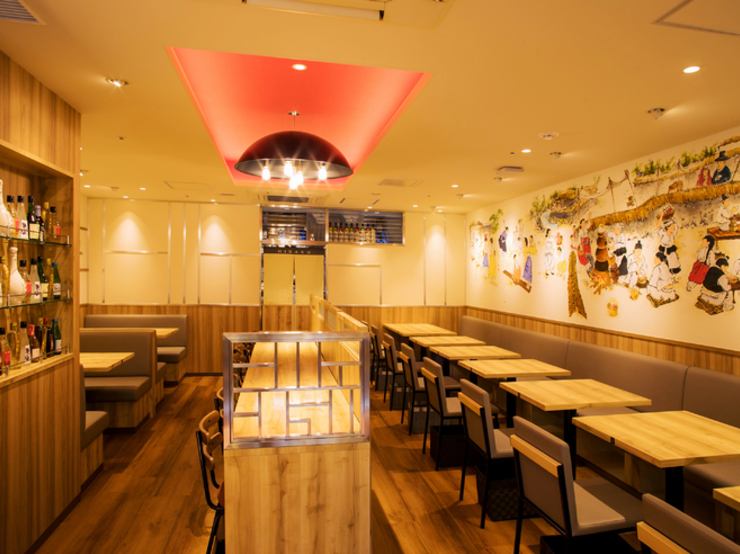Bright, fun and delicious! Korean dining that you can easily enter! The open interior can accommodate up to 40 people.You can also consult about charter use.