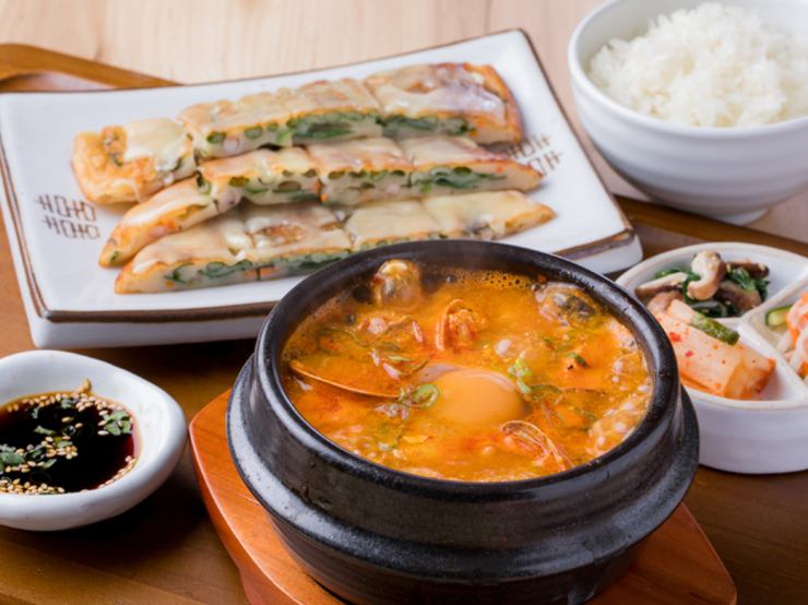 <最受欢迎的商品> Chijimi 和 Sundubu jjigae 套餐