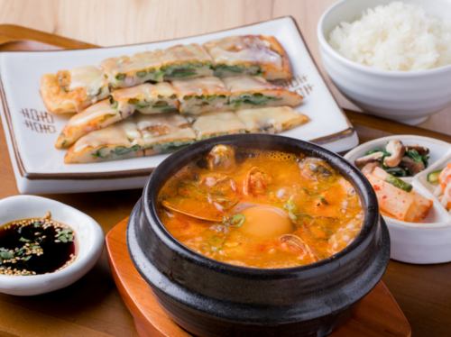 <Our most popular item> Chijimi and Sundubu Jjigae set