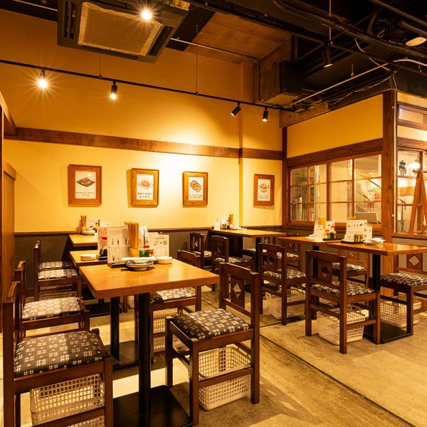 [Floor table seats] Enjoy your meal in a relaxed atmosphere with a spacious space.Perfect for a drinking party with friends or colleagues.Please come and enjoy our famous yakitori, seafood and delicious drinks.