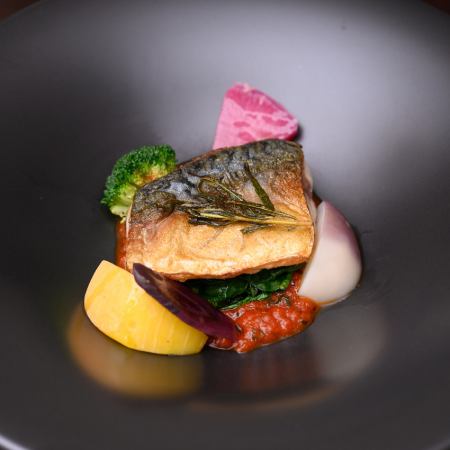 【1月7日至2月28日午餐】「賽松」香煎鯖魚、開胃小菜、湯、甜點及其他7道菜