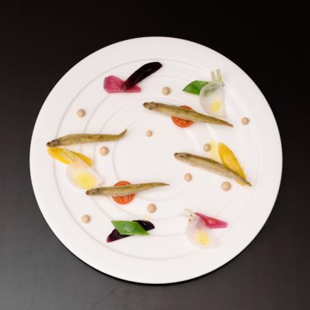 【1月7日至2月28日午餐】「魅力」套餐,包含6道菜,包括國產烤牛肉、開胃小菜、湯和甜點。