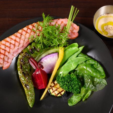 【晚餐】“Irodori”“Ete Terroir Course”特色菜，包含时令蔬菜