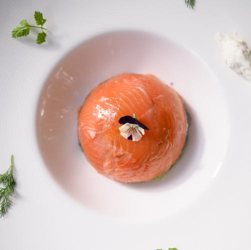 【3月4日至5月31日午餐】“魅力”烤国产牛里脊配开胃小菜、汤和甜点