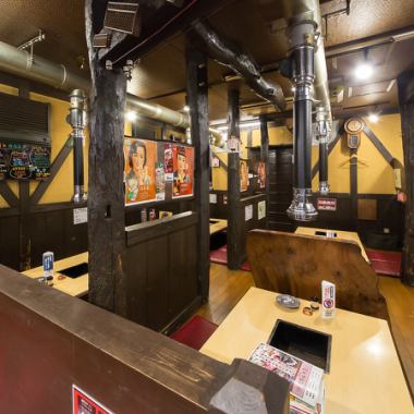 【ゆったりくつろげる掘り炬燵席】当店は、4名×6卓と、6名×2卓の計36席分の掘り炬燵席をご用意しております◎ご家族でのご利用も、気心知れてご友人や、仲間との各種お食事でご利用頂きやすくなっております◎