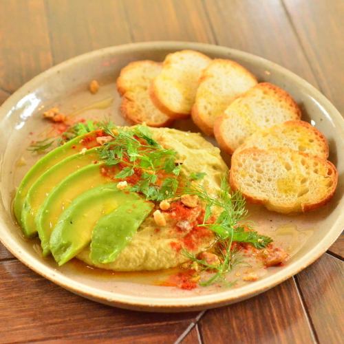 Avocado and chickpea hummus with garlic oil and Melba toast