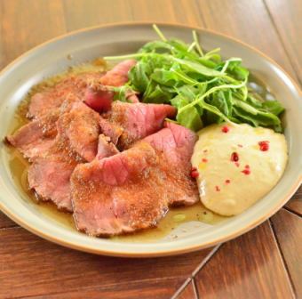 쇠고기 모모 고기의 수제 구운 쇠고기 ~ 스리 오로시 양파 소스 & 와사비 크림 ~