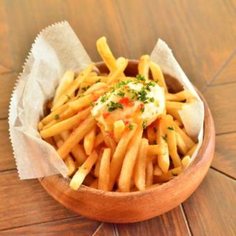 French fries chili & cream