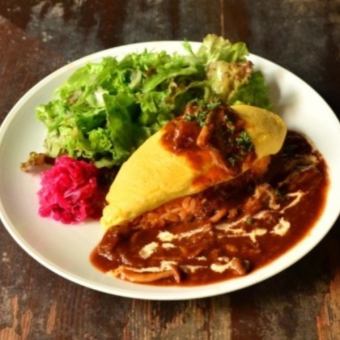 [Lunch course] Demi-glace sauce omelet rice with salad, drink and after-meal dessert 3,150 yen (tax included)