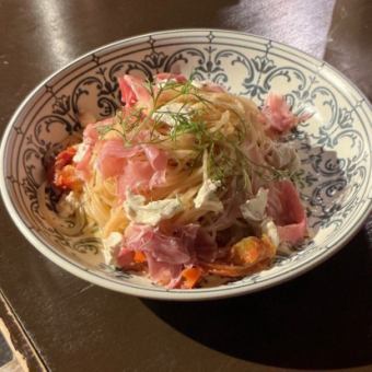 【ランチ限定】シェフ気まぐれパスタ・サラダ・ウェルカムドリンク＆デザート付き　2970円(税込)