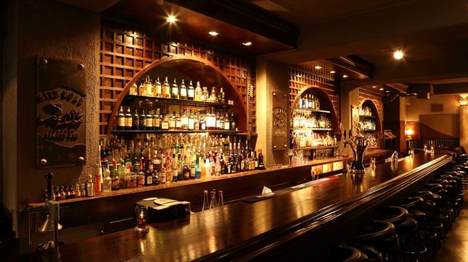 2人の時間を楽しめる大人の雰囲気のカウンターはカップルにおすすめ。