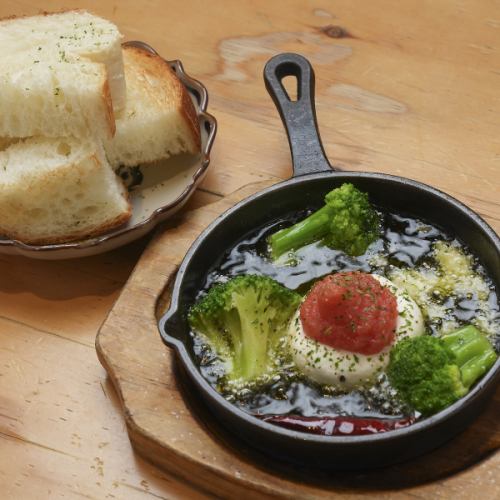 クリームチーズと明太子のアヒージョ(バケット付)