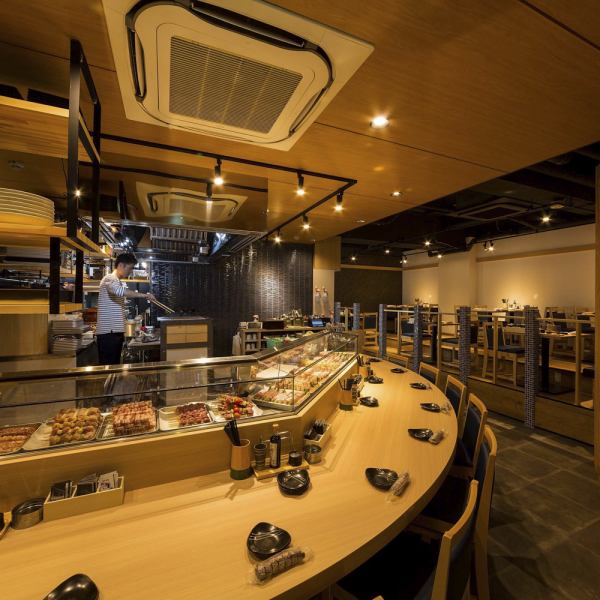 【暖かい雰囲気◎】明るくて雰囲気抜群のおしゃれな店内があなたを待っています!!テーブル席・カウンター席・個室も完備!