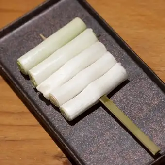 White onions (salt + black sesame oil)