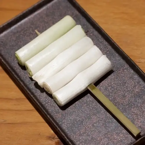 White onions (salt + black sesame oil)
