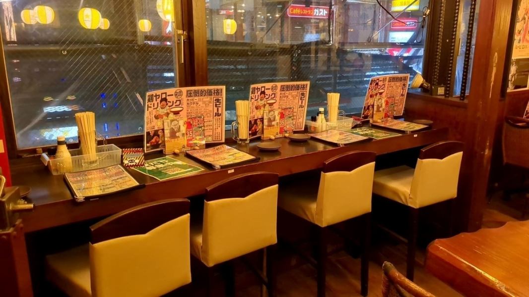 [Public Izakaya] The interior is popular because it puts you in a festive mood! We have prepared a wide variety of seats with various layouts such as table seats, counter seats, box seats, etc. !Make sure you try the famous big fried chicken, Tory!