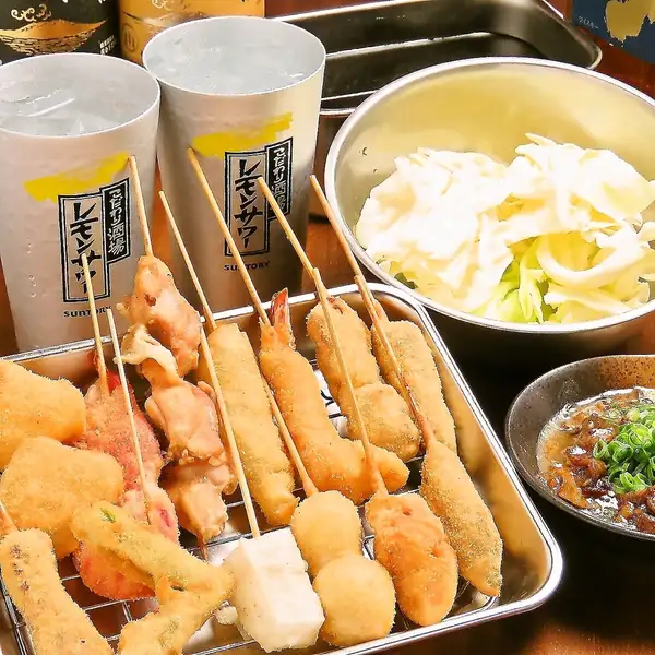 【平日宴会◎】自慢の串カツ盛り合わせとレモンサワー