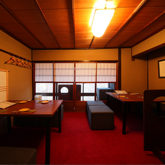 [Available for private use!] Two private rooms are available on the 2nd floor! There is a table for 4 people x 6 tables! We accept private use for 9 to 24 people.Atmosphere where you can feel the atmosphere of a good old Kyomachiya ◎Welcome party, entertaining, dinner party.