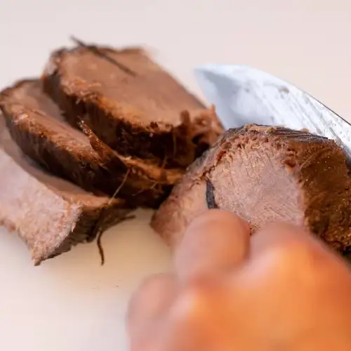 ホロッホロに煮込んだ厚切り牛タン煮