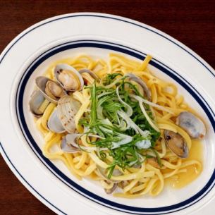 Kujo leek and clam vongole