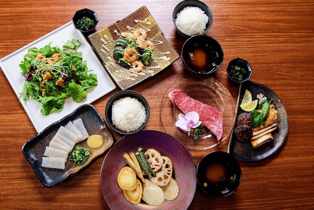 For dates, anniversaries, celebrations with friends and family.Course from 5,000 yen