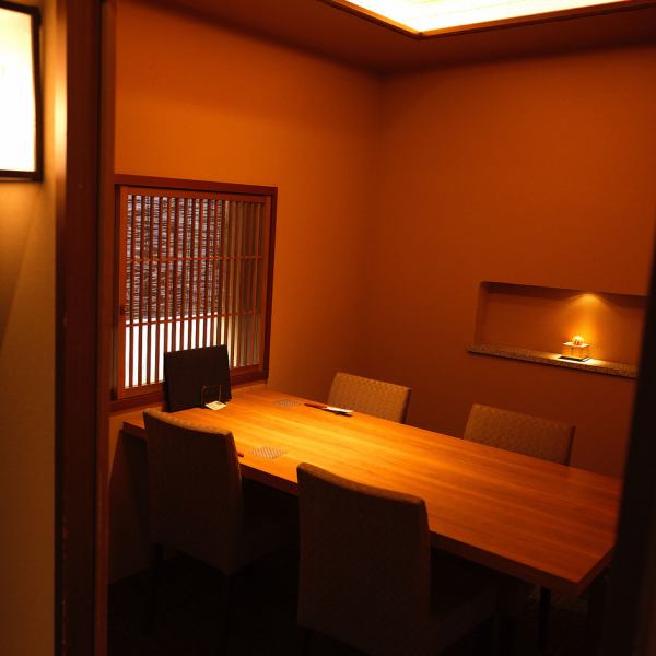 【完全個室】落ち着いた雰囲気の個室席でゆったりとお楽しみいただけます。団体利用の宴会のご相談もお気軽にお電話ください。【誕生日／記念日／デート/ステーキ／鉄板焼き／接待／肉／ランチ/昼飲み】
