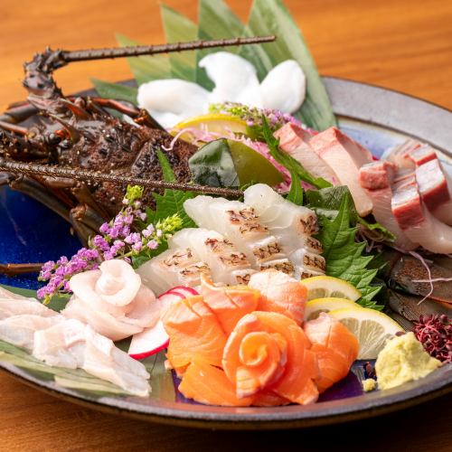 伊勢海老など魚介類も充実