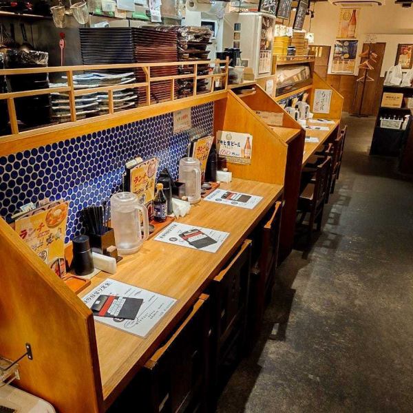 We also have counter seats that are perfect for enjoying a drink on your own.You can sit side by side, so it's also recommended for dates.There are also seats where the topics of the day are lined up right in front of you, so you can not only enjoy the food but also have some snacks for conversation!