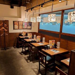 There are 13 tables for 2 to 4 people.We will guide you to seats according to the number of people♪