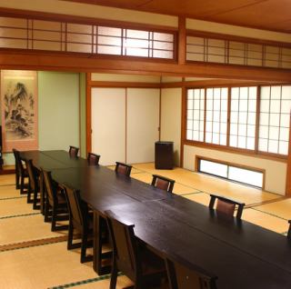 There is also a large hall with a stage of over 52 tatami mats.The restaurant can also be used for large gatherings such as banquets and memorial services with tables and chairs.Please consult us in advance.