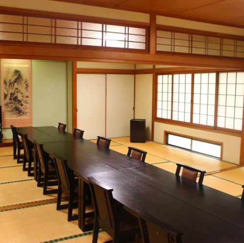 There is also a large hall with a stage of over 52 tatami mats.The restaurant can also be used for large gatherings such as banquets and memorial services with tables and chairs.Please consult us in advance.