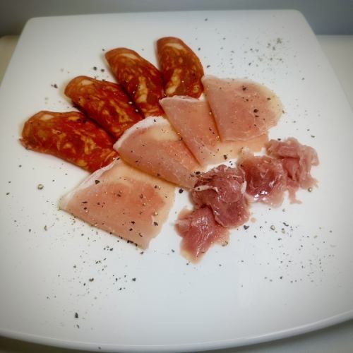 ボンジュールハムサラミ盛り合わせ