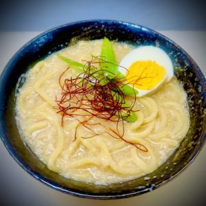 Rich and delicious pork bone ramen (salt or soy sauce)