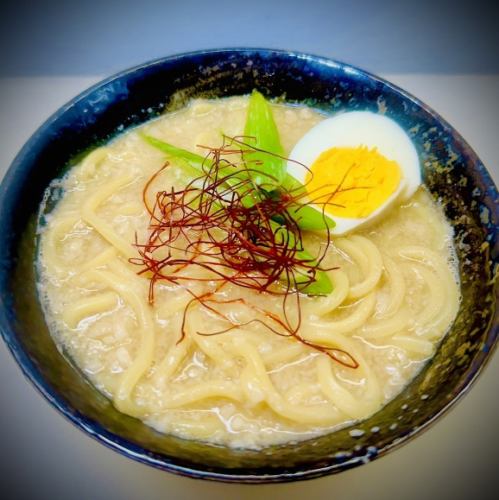 濃鬱美味的豬骨拉麵（鹽味或醬油味）