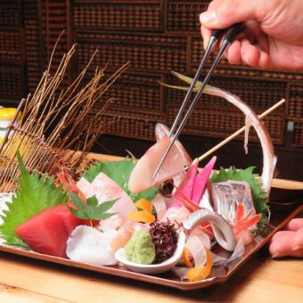 [90 minutes of all-you-can-drink included!] 8 dishes including seasonal fish sashimi + fried food + salmon roe rice ⇒ 6,300 yen