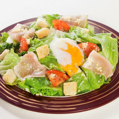 [Hot egg topping] Prosciutto ham Caesar salad