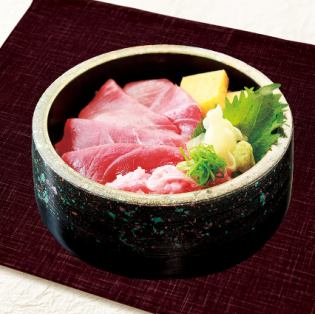 生本まぐろ3色丼/海老天ちらし