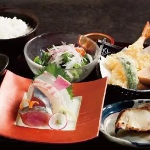 【ちょっぴり豪華な昼食にお薦め】江戸町御膳 　2500円（税込）コーヒー付きご予約限定価格です