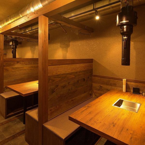 [Even for dates and girls' associations] Ideal for various banquets! A private room with a calm atmosphere, a spacious moat kotatsu parlor, and table seats with partitions.It is a space where adults can relax and enjoy yakiniku! Recommended for private use♪