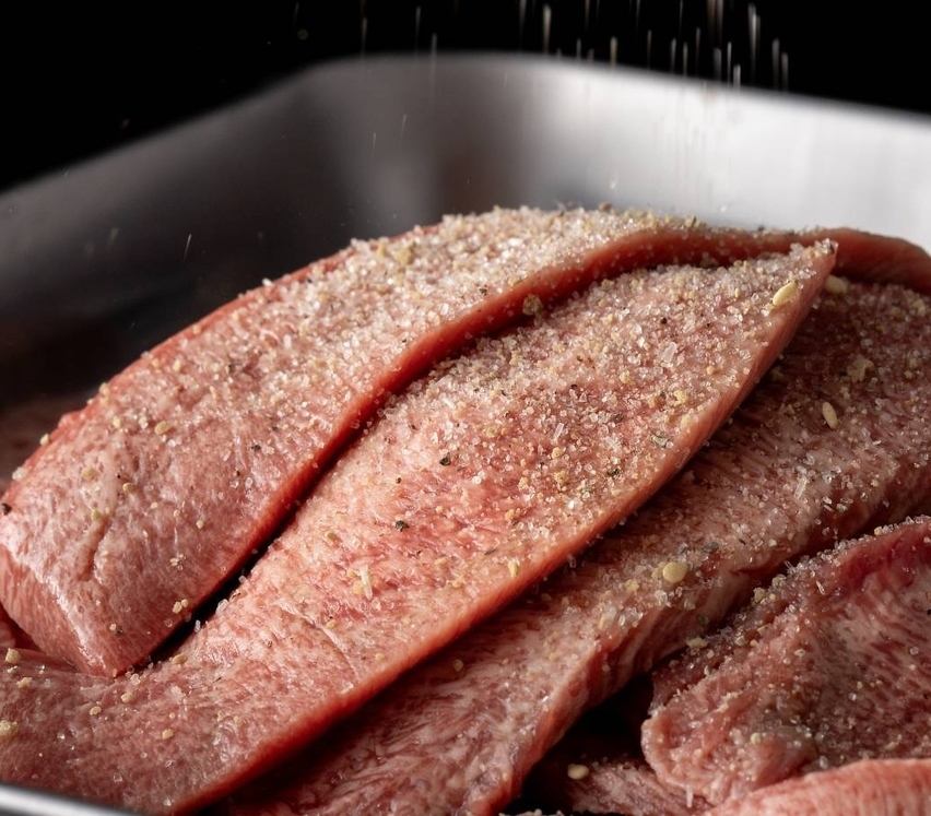 上質なお肉を圧倒的なコスパでいただける、伝統ある大衆焼肉屋です。