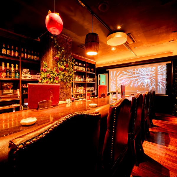 当店のゆったりとしたテーブル席は、様々なシーンで使いやすいのが魅力です◎広々とした空間を活かし、会社宴会や歓送迎会といった大人数でのご利用はもちろん、女子会やママ会にも最適です。どんな集まりでも周囲を気にせず、リラックスして食事やおしゃべりを楽しめますよ。貸切も可能ですので、お気軽にご相談ください。