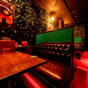 【テーブル：4名×３席】