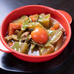 バジルチーズもつ煮込み