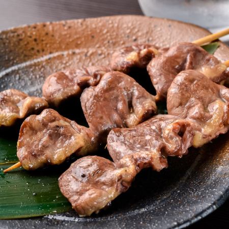 [Chicken skewers (salt / sauce)] Hatsu skewers