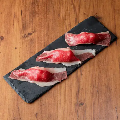 【名物】肉寿司 3貫